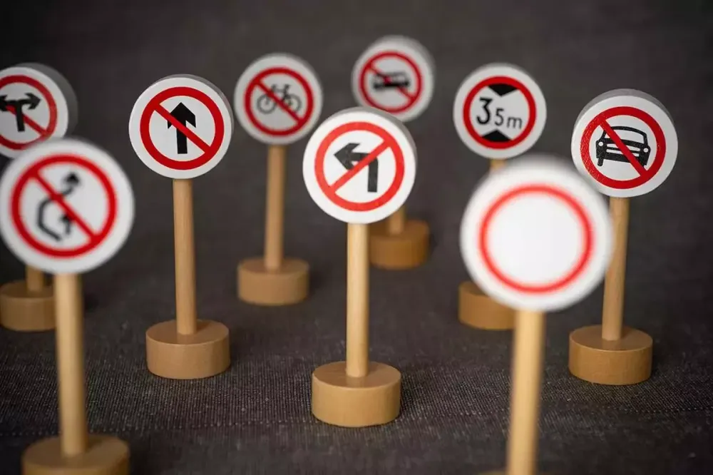 code de la route panneau